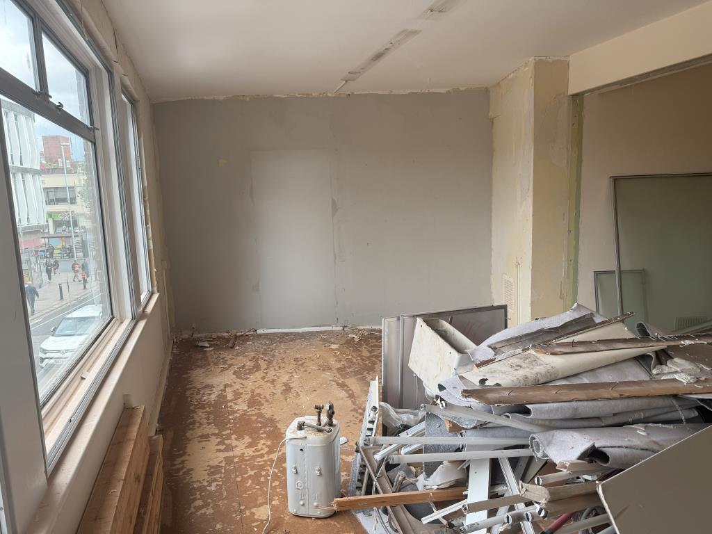 Lot: 35 - FORMER FIRST FLOOR OFFICE SUITE WITH RESIDENTIAL CONSENT - Front section with window overlooking street